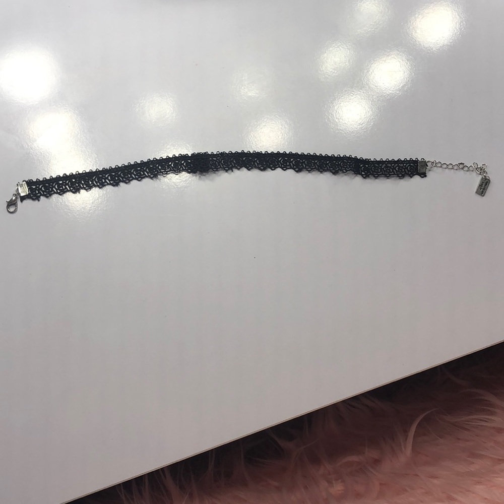 Black rose choker